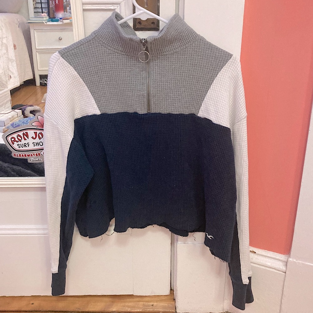 HOLLISTER CROPPED QUARTER ZIP SWEATER